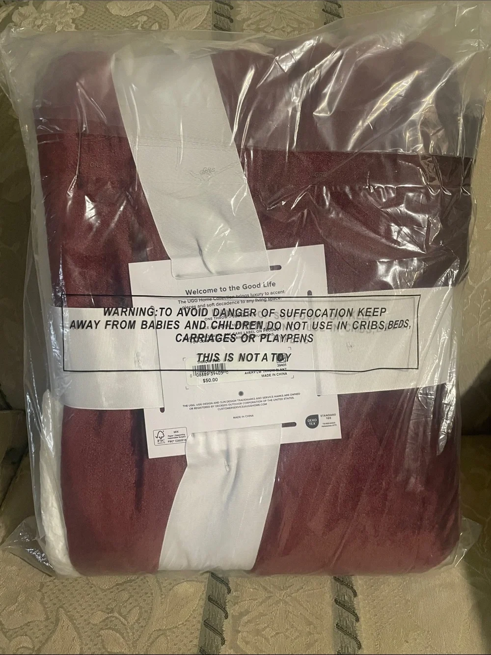 UGG Avery Throw Blanket - Burgundy and White